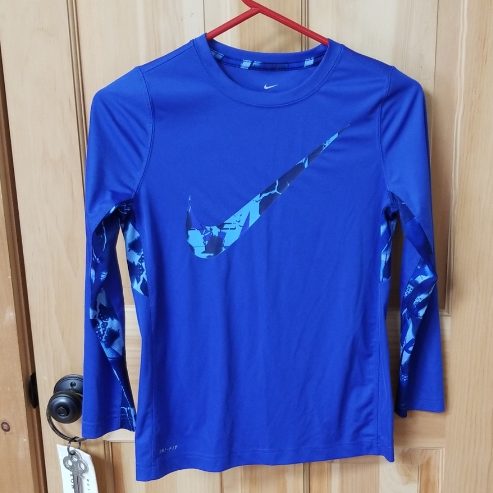 Nike Dryfit shirt. Size medium. NWOT